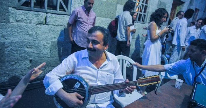 Ağaçların da vekiliydi Agos