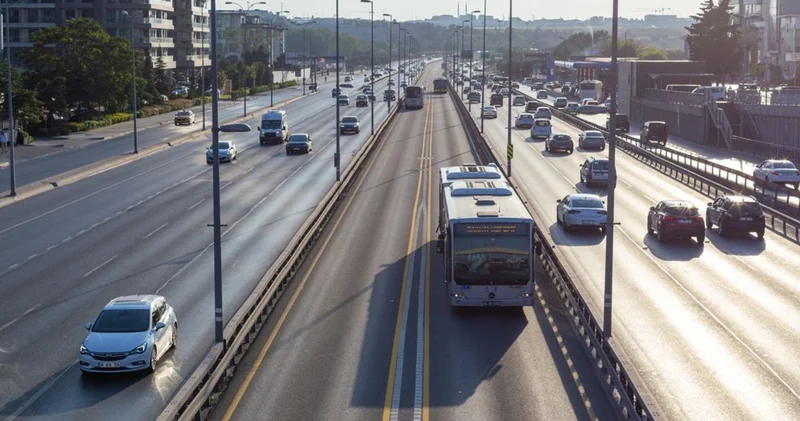 METROBÜS DURAKLARI 2025: İETT İstanbul Metrobüs Hattı Durakları İsimleri, Sefer Saatleri, İstasyonları ve Metrobus Durak Haritası