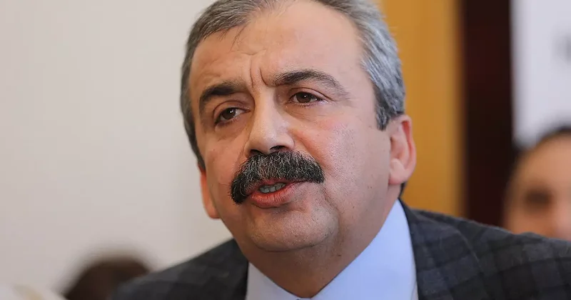 Sırrı Süreyya Önder kimdir, aslen nerelidir? Eşi kim ve kaç çocuğu var? Biyografisi...