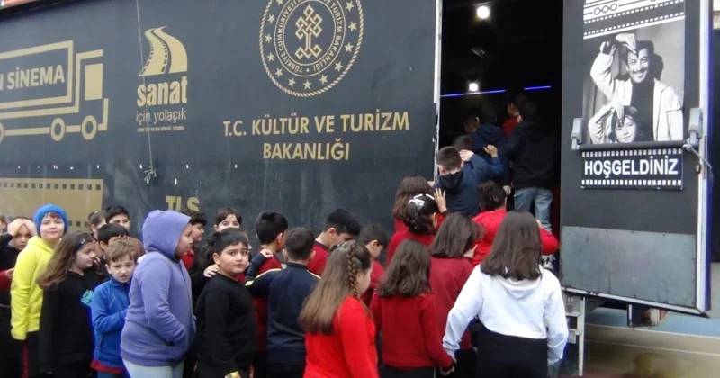 Gezen Sinema tırı, 7 yılda 358 ilçeye ulaştı