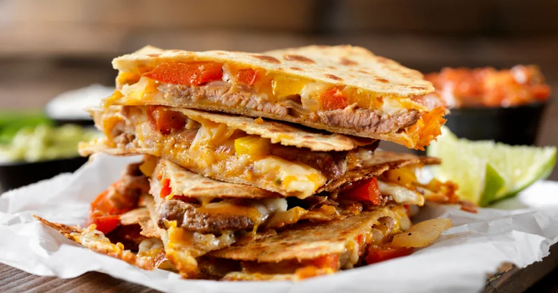 Tortilla, peynir ve baharat ile lezzet patlaması: Meksika mutfağının yıldızı quesedilla tarifi!