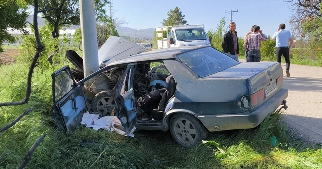 Burdur da otomobilin elektrik direğine çarptığı kazada 2 kişi yaralandı Burdur Haberleri