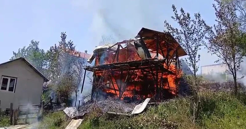 Yayla evi alev alev yandı