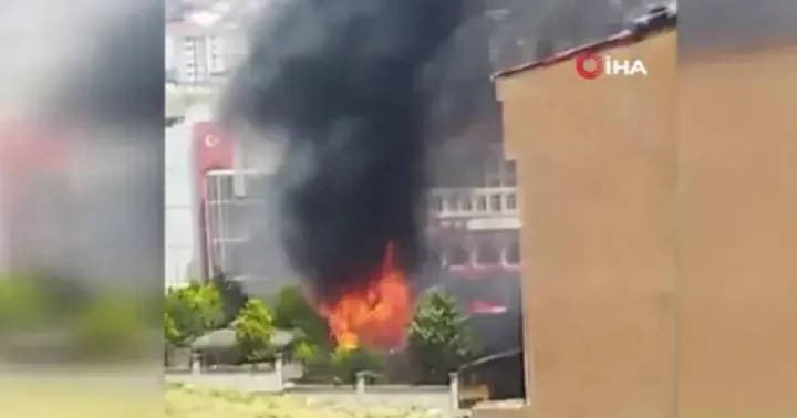 Son dakika... Esenyurt ta erkek öğrenci yurdunda yangın