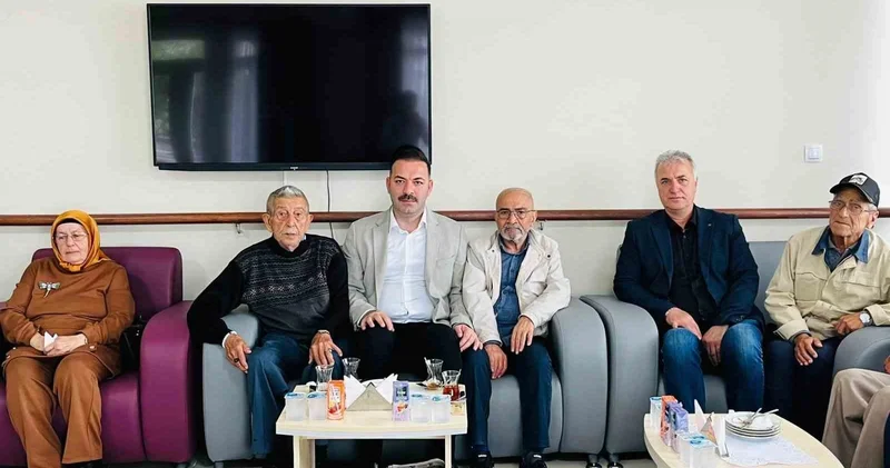 Bayramda huzurevi sakinleri unutulmadı