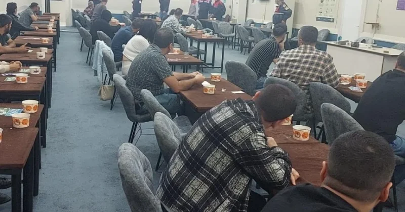 Kırşehir de kumar oynayan 4 kişiye 36 bin 988 lira ceza kesildi Sözcü Gazetesi