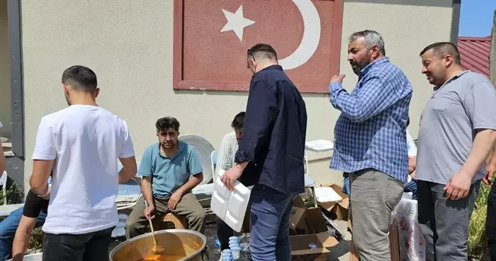 Boyabat Çattepe’de yıllardır süren bayram geleneği