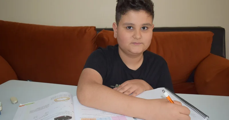 Kanser hastası Muhammed, evde aldığı eğitimlerle bursluluk sınavını yüksek puanla kazandı