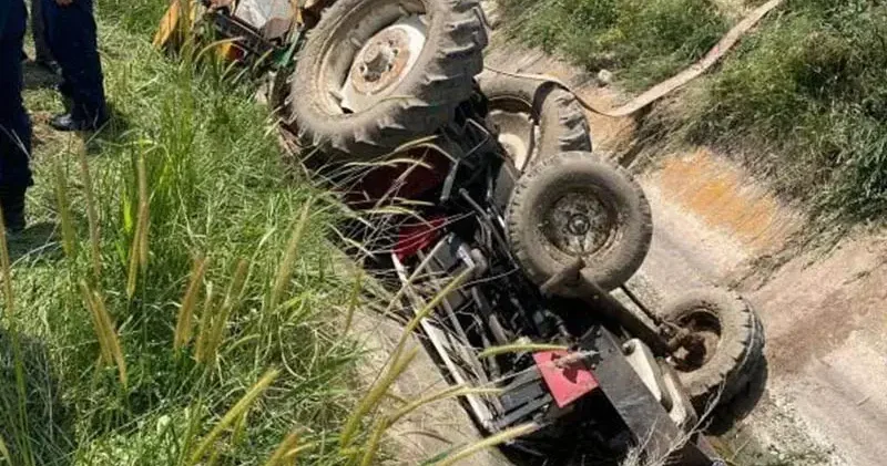 Traktör, sulama kanalına devrildi: 1 ölü
