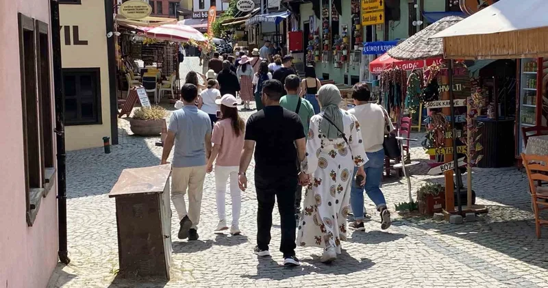 Turistler bayram tatilinde Tarihi Odunpazarı Evleri’ni ziyaret etti