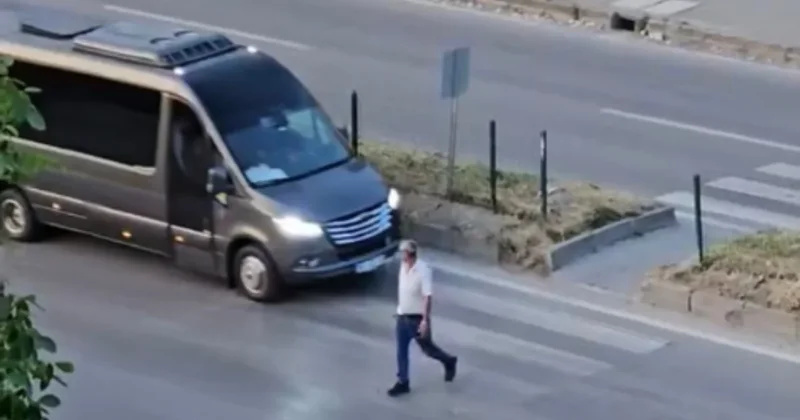 Ne yaptığını kimse anlamadı! Yaya geçidinde defalarca karşıya geçip geri döndü Sözcü Gazetesi