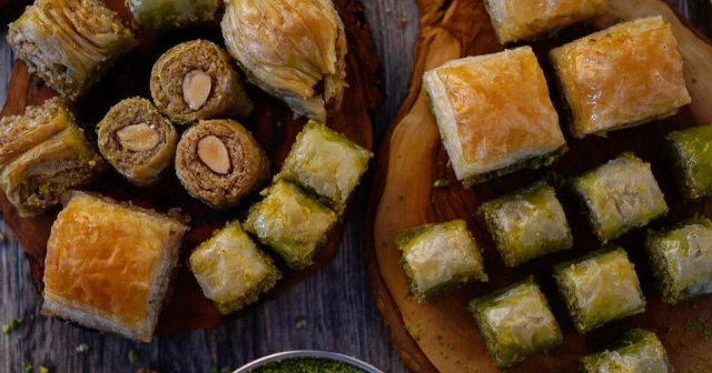 EN LEZZETLİ BAYRAM TATLILARI 2024: Bayramda yapabileceğiniz en güzel, kolay, şerbetli tatlı tarifleri! Baklava, şekerpare, künefe, revani, lokma tatlısı tarifleri... Son Dakika Haberleri