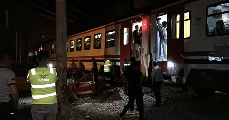 Raylara bırakıp kaçtığı aracına yolcu treni çarptı! Sözcü Gazetesi