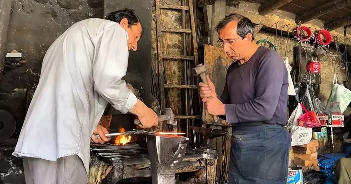 İki kardeş kaybolmaya yüz tutan mesleği yaşatmaya çalışıyor