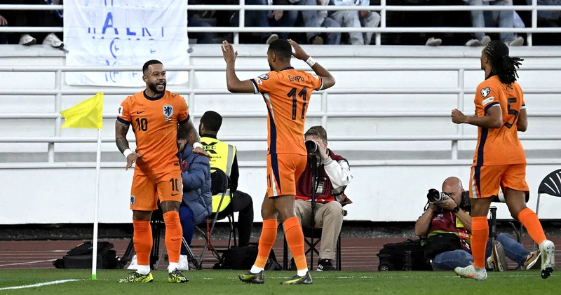 Hollanda, Finlandiya engelini 2 golle aştı