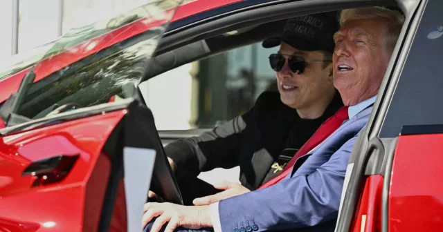 Beyaz Saray dan satılık Tesla: Trump ve Elon Musk savaşı devam ediyor Dünya Haberleri