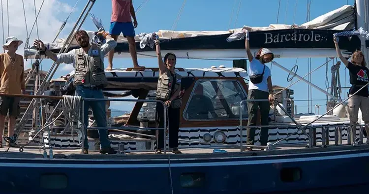 Gazze ye insani yardım taşıyan Madleen yoluna devam ediyor: İsrail tehdit etti!