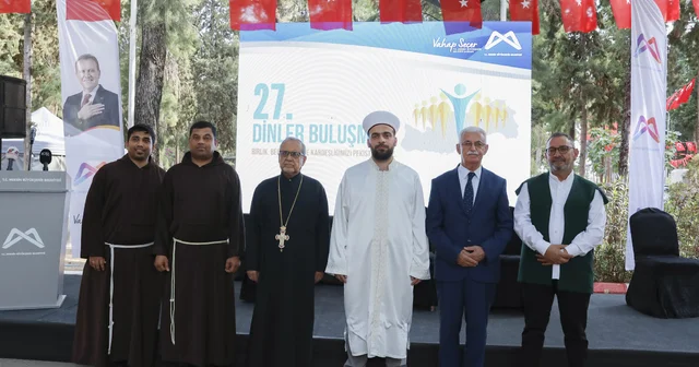 Din adamları, Mersin deki Hoşgörü Mezarlığı nda halkla bayramlaştı Mersin Haberleri