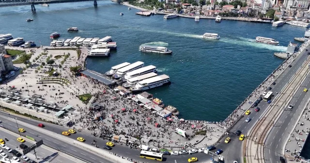İstanbul da bayram tatili yoğunluğu: Sahiller ve parklar doldu taştı Gündem Haberleri