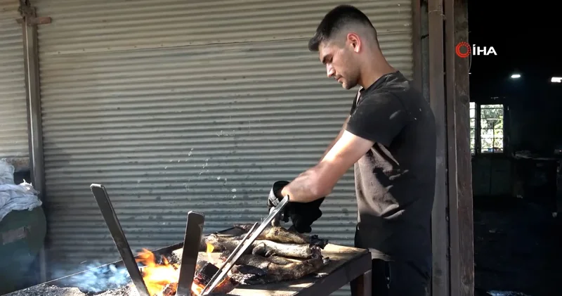 Adana sıcağında Kelle Paça ütücülerin zorlu mesaisi