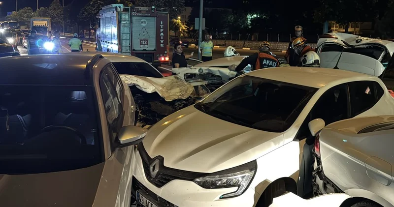 Kütahya da zincirleme kaza: 6 araç birbirine girdi
