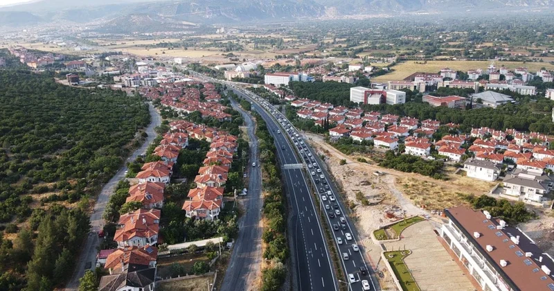 Tatilcilerin trafik çilesi başladı: Yollarda yoğunluk oluştu Sözcü Gazetesi