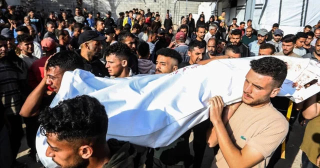 Kefenleri bayramlıkları oldu: Kurban Bayramı nın 3. gününde Gazze ye düzenlenen saldırılarda 11 Filistinli hayatını kaybetti Dünya Haberleri