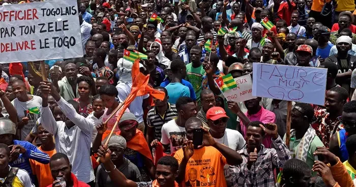 Rapçi gözaltına alındı, Togo sokakları karıştı! Hükümet karşıtı protesto düzenlendi
