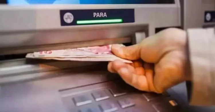 ATM den para çekenler dikkat! Bu uyarıyla karşılaşabilirsiniz
