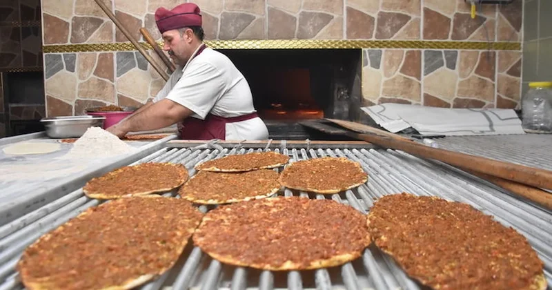 Bir ilimizde lahmacun fiyatı şoke etti! İşte Türkiye nin lahmacun karnesi Sözcü Gazetesi
