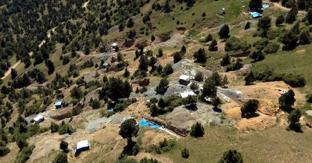 3 bin kişinin geçimini sağladığı Oltu taşı ocakları dronla görüntülendi Erzurum Haberleri