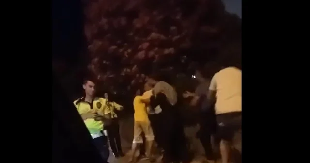 Ehliyetsiz sürücünün babası ile trafik polisleri arasında arbede; o anlar kamerada Bursa Haberleri