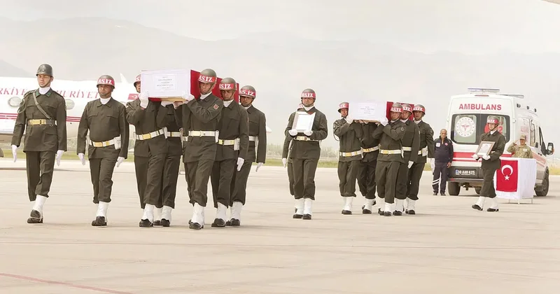 Şehitler için Hakkâri’de tören yapıldı... Yüreğimiz 12 parça