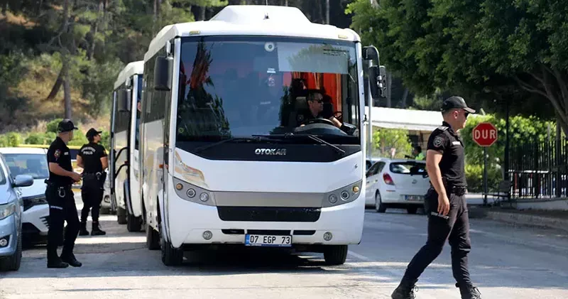 Manavgat Belediyesi ne rüşvet operasyonunda şüpheliler adliyede; Başkan Kara tutuklandı