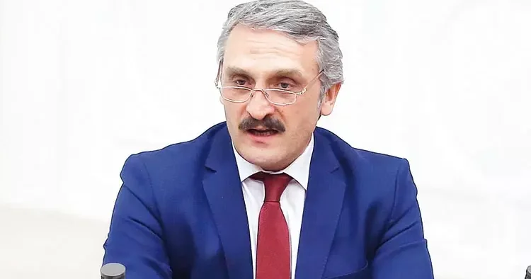 İlber Ortaylı’dan o vekile sert tepki: ‘Sosyal medya meczubu’
