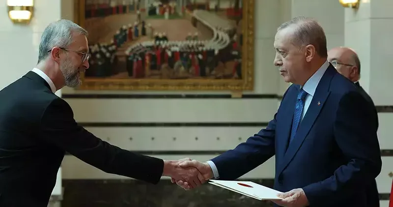 Cumhurbaşkanı Erdoğan a büyükelçilerden güven mektubu