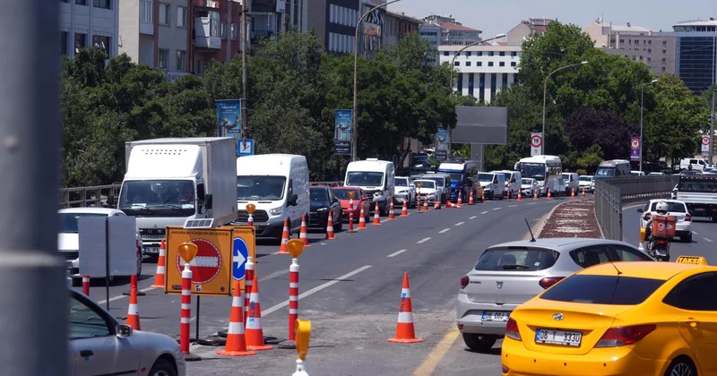 Sıhhiye Köprüsü nde bakım çalışmaları nedeniyle trafik yoğunluğu oluştu