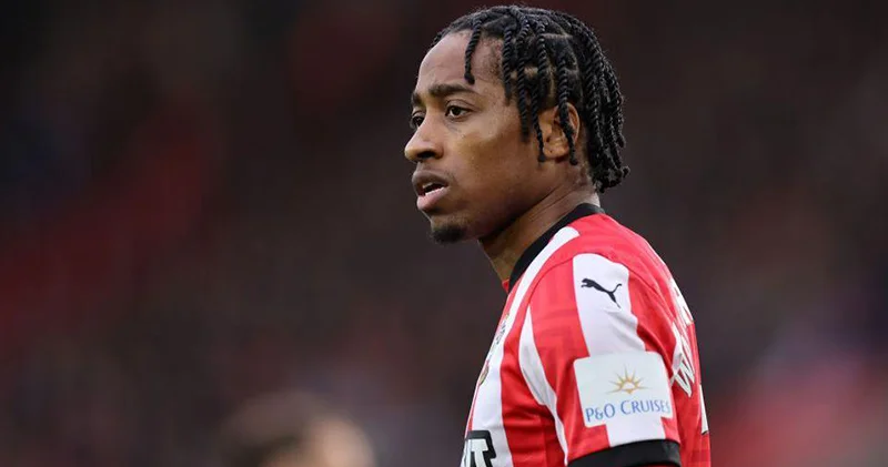 Beşiktaş ın gündemindeydi; Fenerbahçe den Kyle Walker Peters atağı