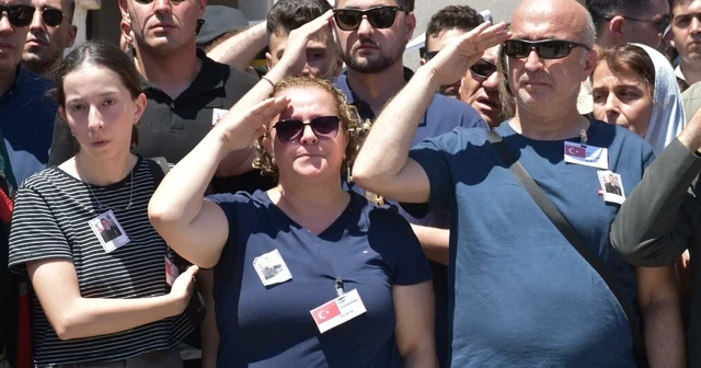 Şehit üsteğmeni son yolculuğuna ailesi, asker selamıyla uğurladı İzmir Haberleri