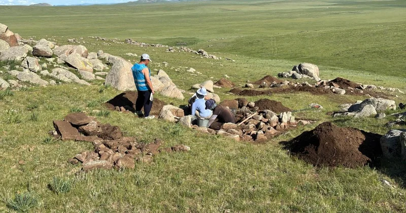 Türk ve Moğol konargöçer toplumların kurganları gün yüzüne çıkarılıyor