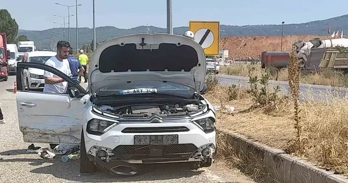 Yasaklı madde bulunduran araç, polisi peşine taktı, lastikleri patlatılarak durduruldu