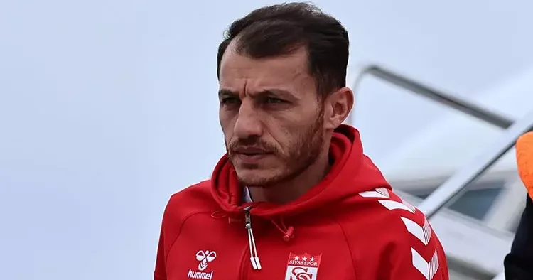 Sivasspor a veda eden Ziya Erdal dan tepki: 17 yıl boyunca bu arma için ter döken oyuncularına bir teşekkürü bile çok görüp vefasızlık edenleri siz şanlı...