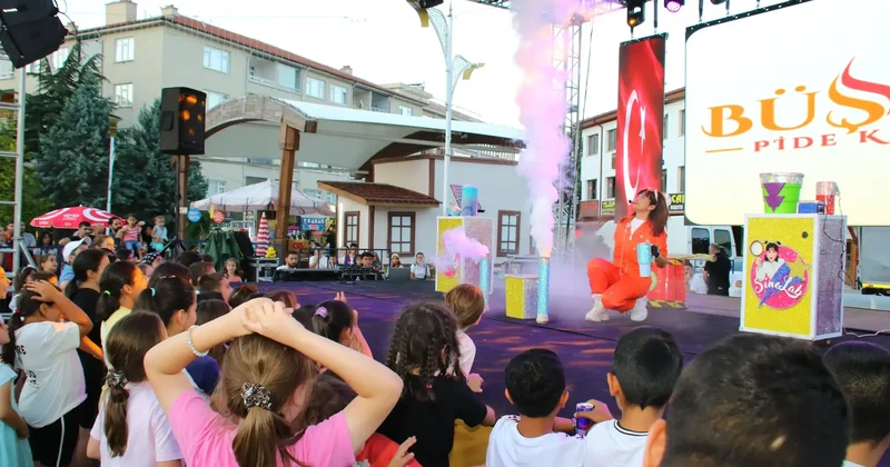 Akşehir’deki çocuklar şenlikte doyasıya eğlendi