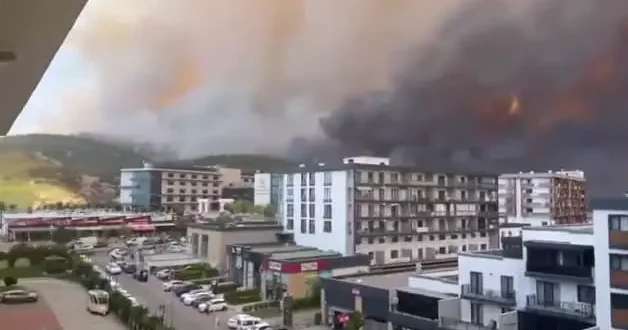Çanakkale de yerleşim yerine çok yakın noktada büyük yangın