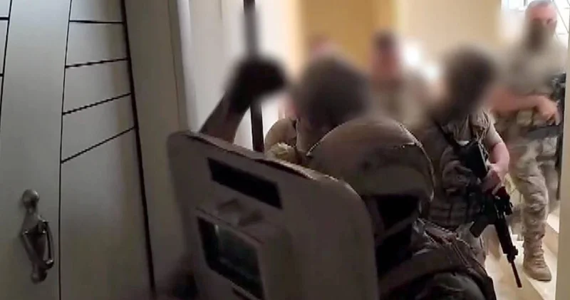 Özel harekat polislerinden nefes kesen operasyon! Firari hükümlü kıskıvrak yakalandı