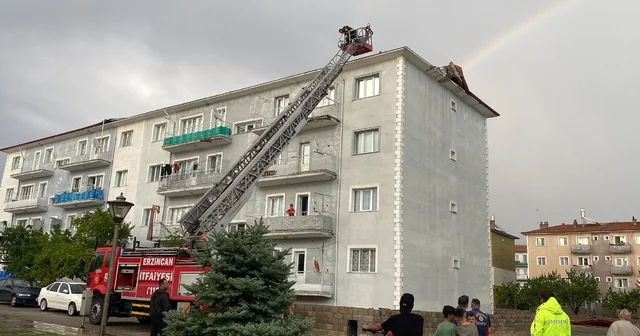 Erzincan da rüzgar çatıları uçurdu, yağmur su baskınlarına neden oldu Erzincan Haberleri