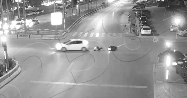 Güvenlik kamera kayıtları ortaya çıktı: Sürücülerin dikkatsizlikleri izleyenlere pes dedirtti VİDEO İZLE