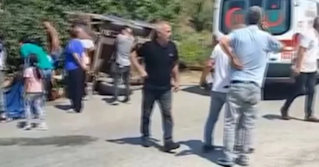 Devrilen traktör römorkundaki 7 tarım işçisi yaralandı VİDEO İZLE