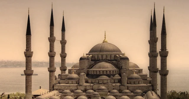 Diyanet 8 Ağustos 2025 Cuma Hutbesi: Sıla i Rahimle Bereketlenen Tatil Dini Bilgiler