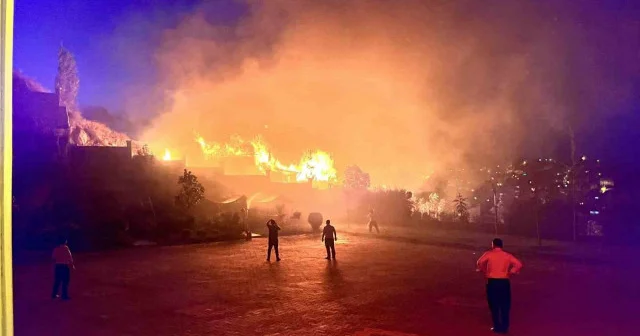 Kastamonu haberleri: Tosya’da alevlere teslim olan 3 ev kullanılmaz hale geldi Kastamonu Haberleri